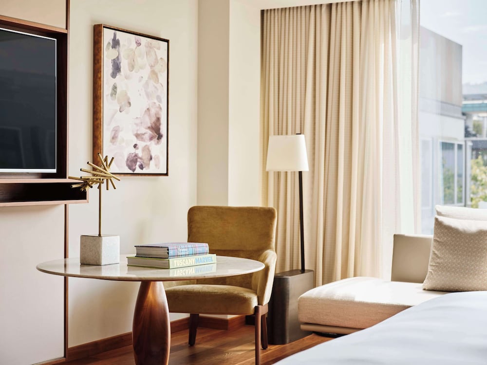 Room, 1 King Bed (High Floor) thumbnail 5