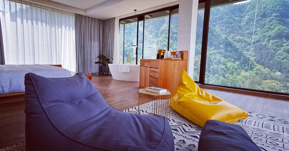 Premier Suite with View( 270°) photo 2