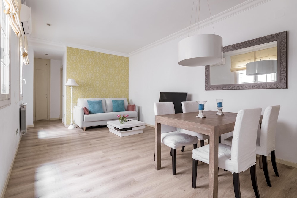Apartamento de Lujo, 2 Habitaciones, Cocina, Vista a la Ciudad