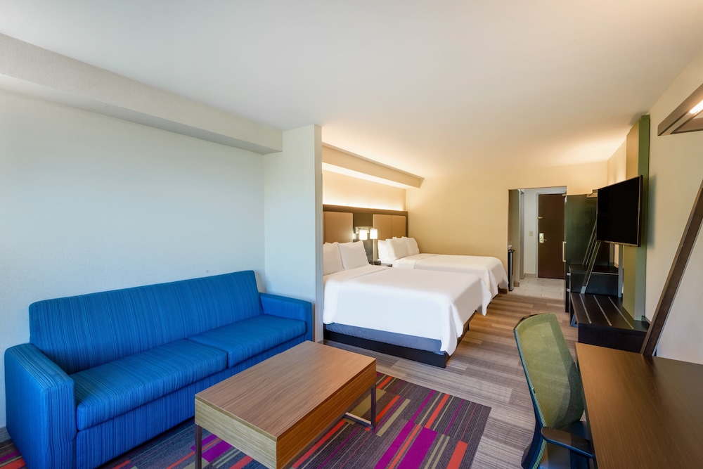 Suite, 2 Queen Beds - Photo 6
