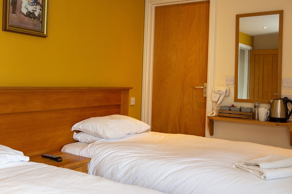 Standard Twin Room - Photo 2