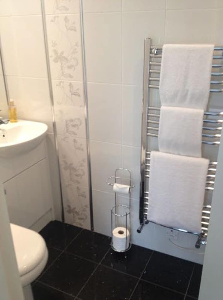 Double Room, Ensuite (Hampton) photo 3