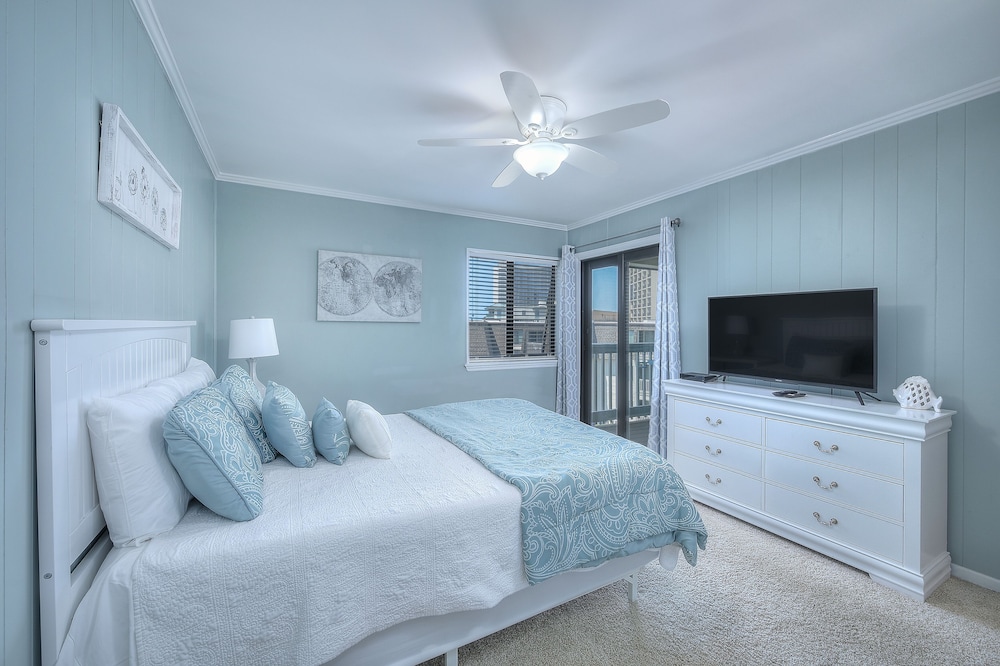 Deluxe Condo, 2 Bedrooms, Balcony, Partial Ocean View (311B)