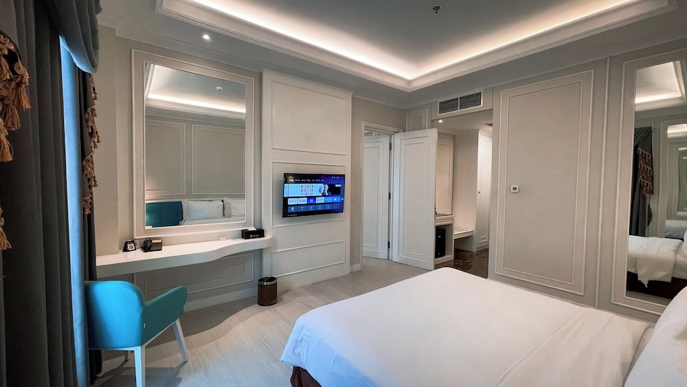 Deluxe Suite, 2 Twin Beds, City View photo 1