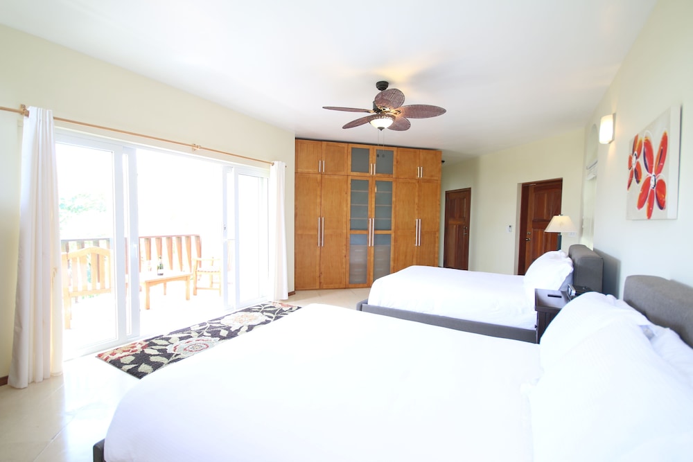 Deluxe Studio Suite, 2 Queen Beds, Garden Area photo 1