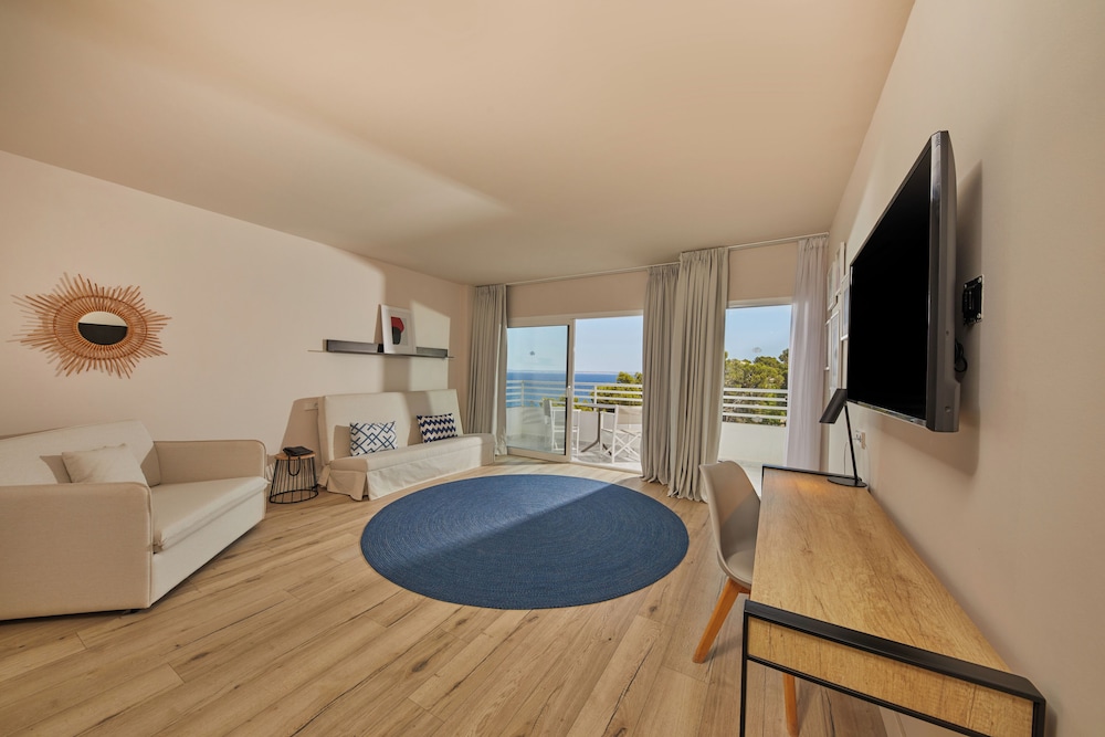 Suite, Balcony, Sea View (My Favorite Club, 3 Adults + 1 Child) thumbnail 5