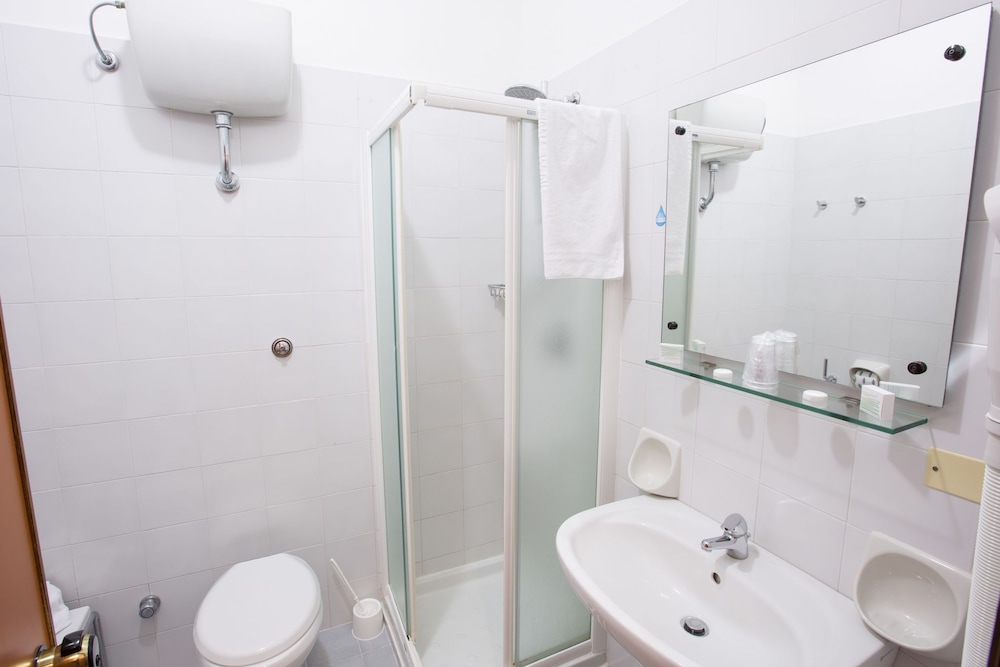 Double Room - Photo 7