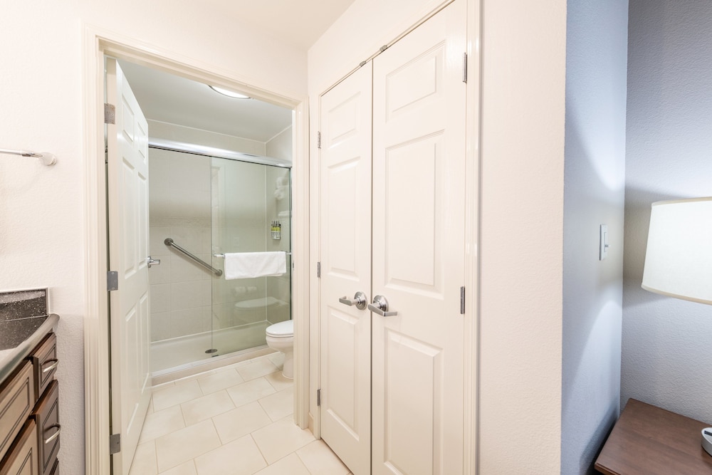 Suite, 1 Bedroom, Kitchen - Photo 3