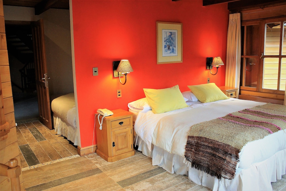 Triple room with 1 double and 1 single bed photo 1