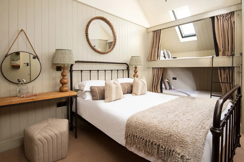 Family Room, Multiple Beds (non-pet-friendly)