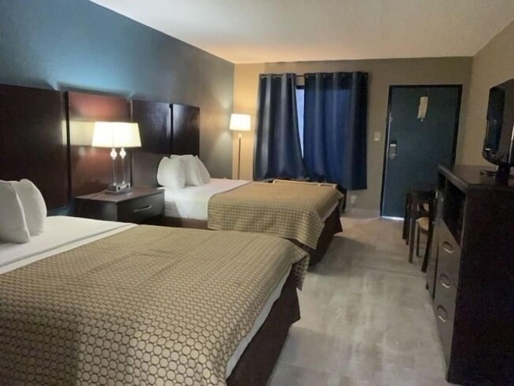 Deluxe Room, 2 Queen Beds, Non Smoking (Non Pet Friendly) photo 1