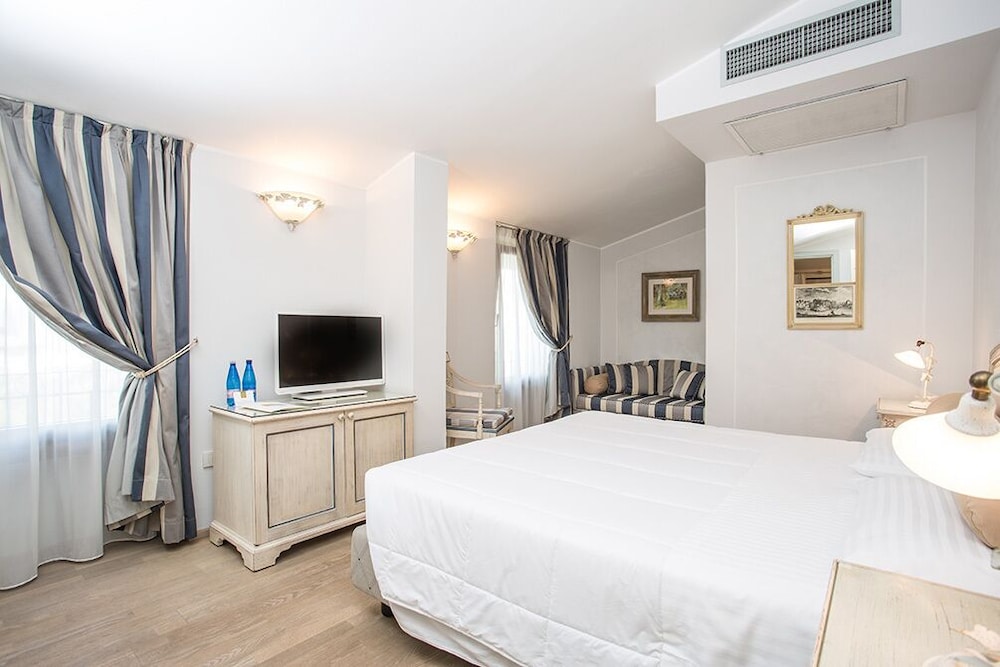 Standard Double or Twin Room - Photo 4