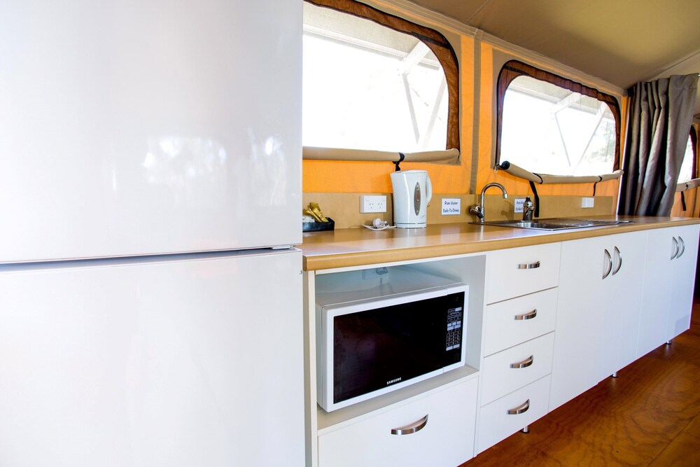 Deluxe Beach Tent - Sleeps 4 photo 2