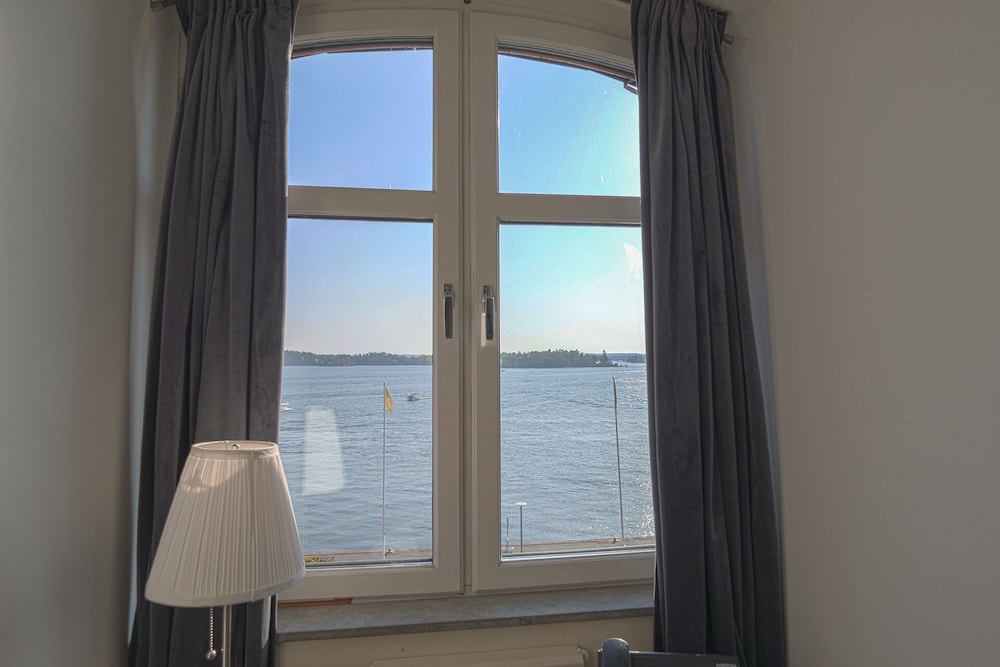 Queen Seaview Room photo 2