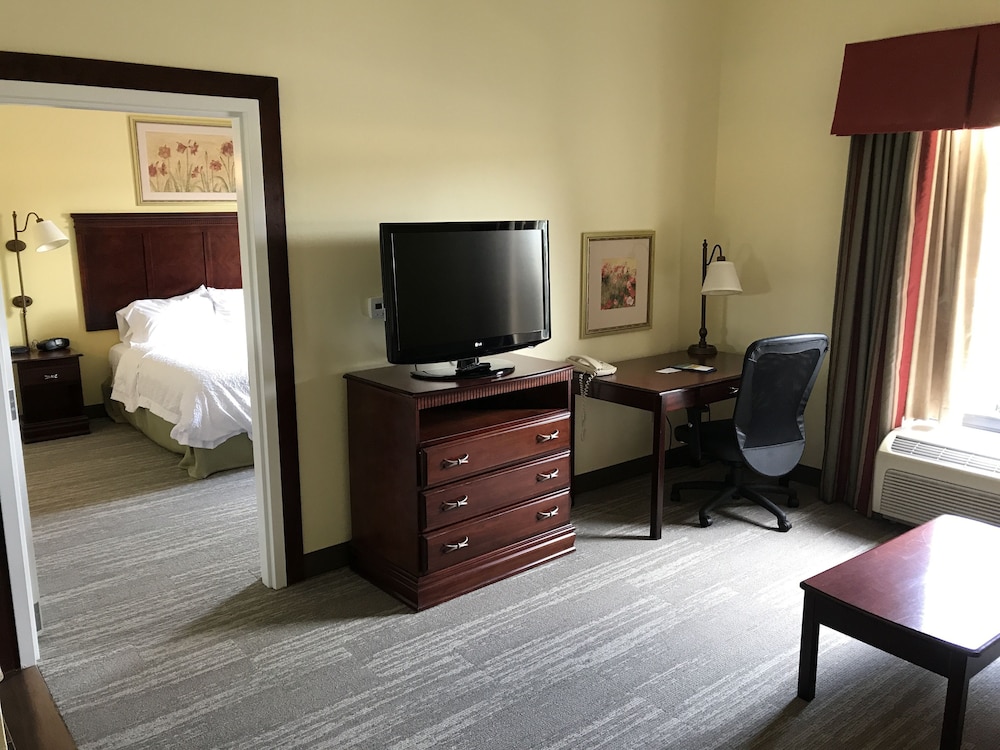 Suite, 1 King Bed, Accessible, Non Smoking - Photo 1