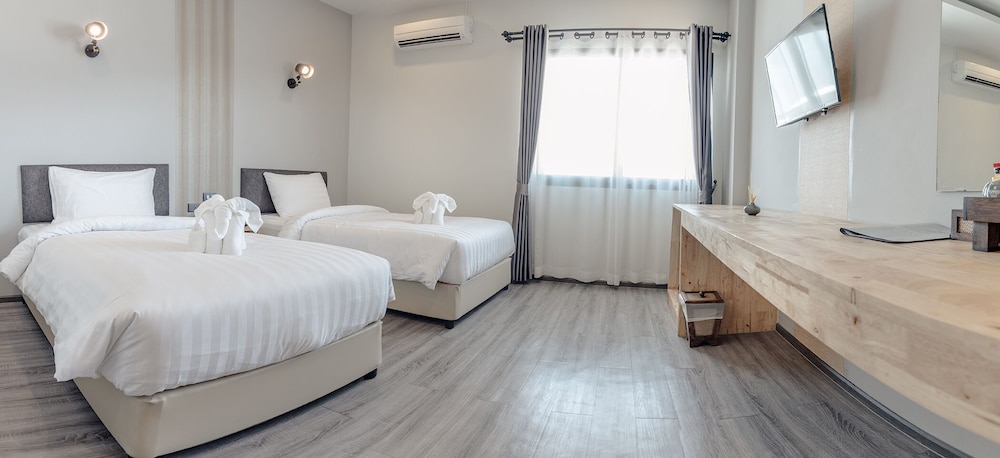 Standard Double Room - Photo 8