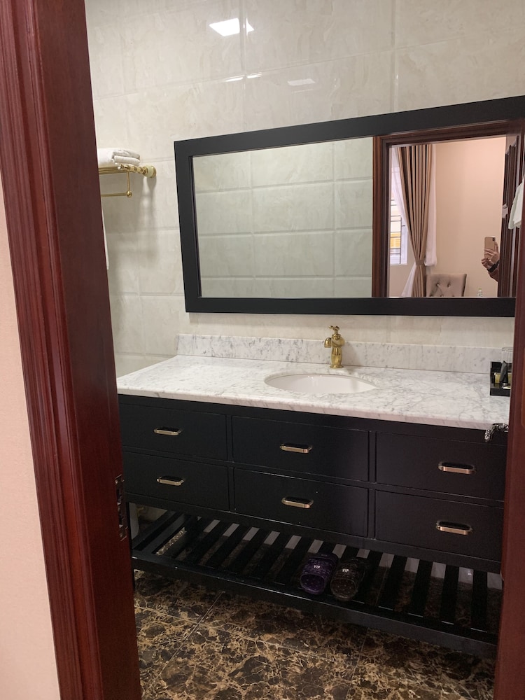 Deluxe Room - Photo 3