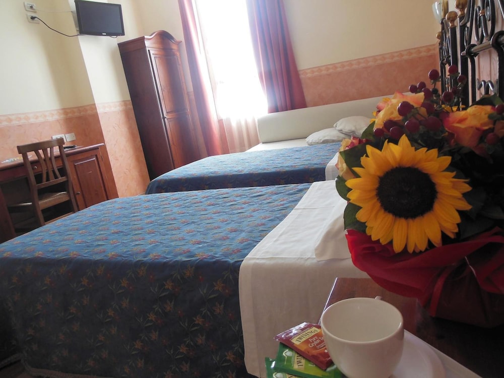 Twin Room - Photo 1