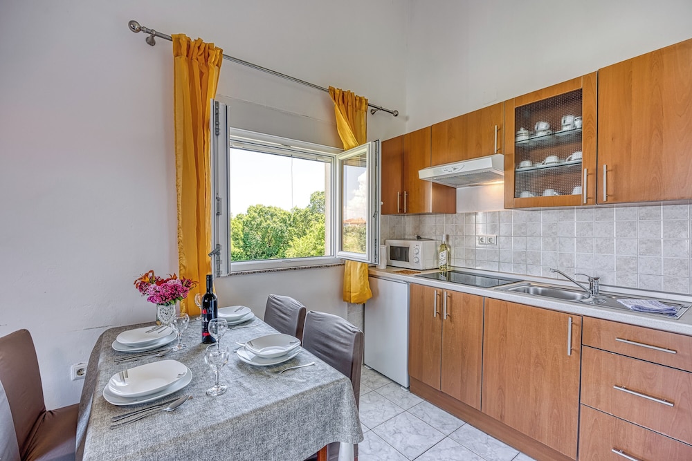 Family Apartment, 1 Bedroom, Sea Facing (Seaview Apartment In Pasman A2) photo 2