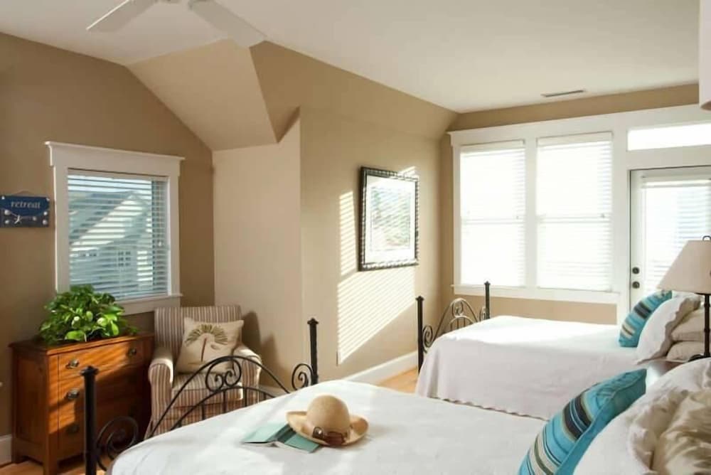 Family House, 4 Bedrooms, Ocean View, Sea Facing photo 1