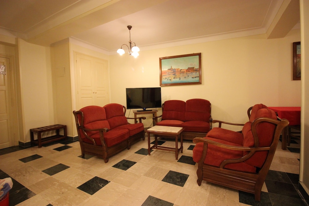 Suite - Photo 3