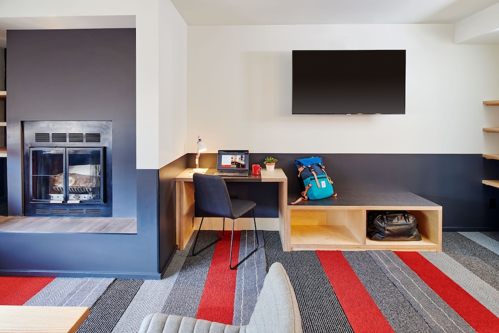Suite, Multiple Beds, Kitchen - Photo 9
