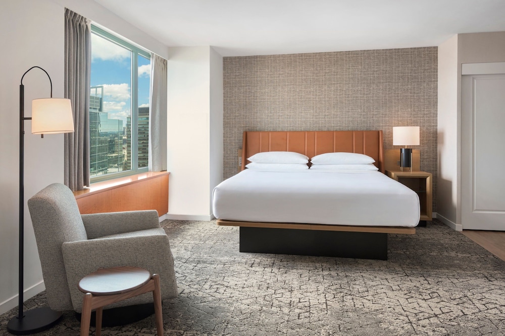 Junior Suite, 1 Double Bed (Mobility Accessible, Tub)