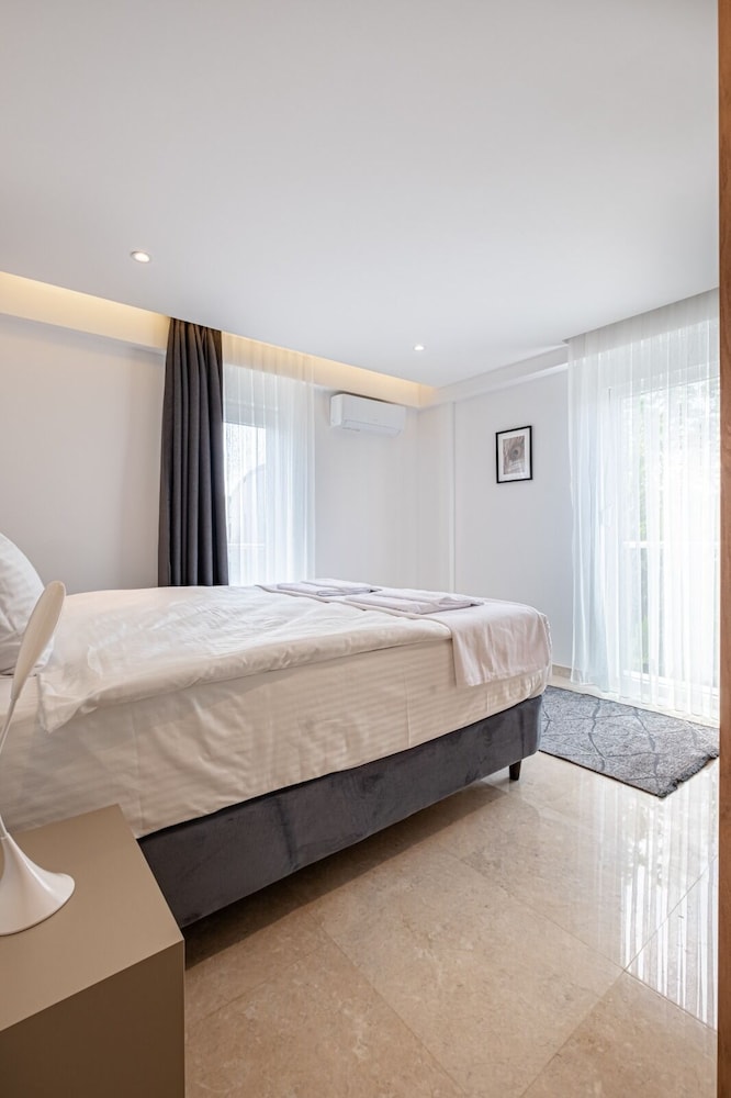 Deluxe Duplex, 3 Bedrooms photo 2