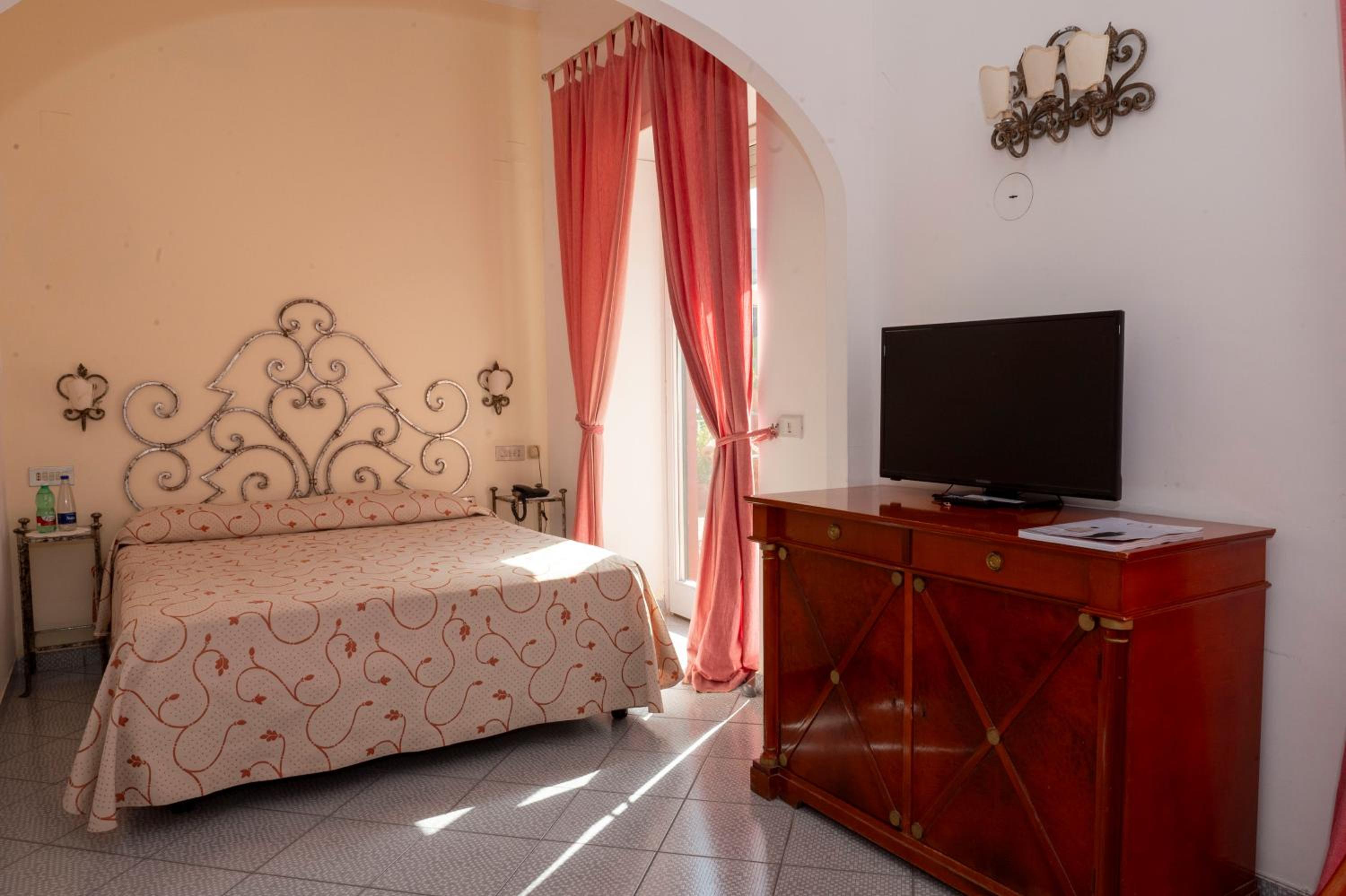 Double or Twin Room with Garden View photo 2