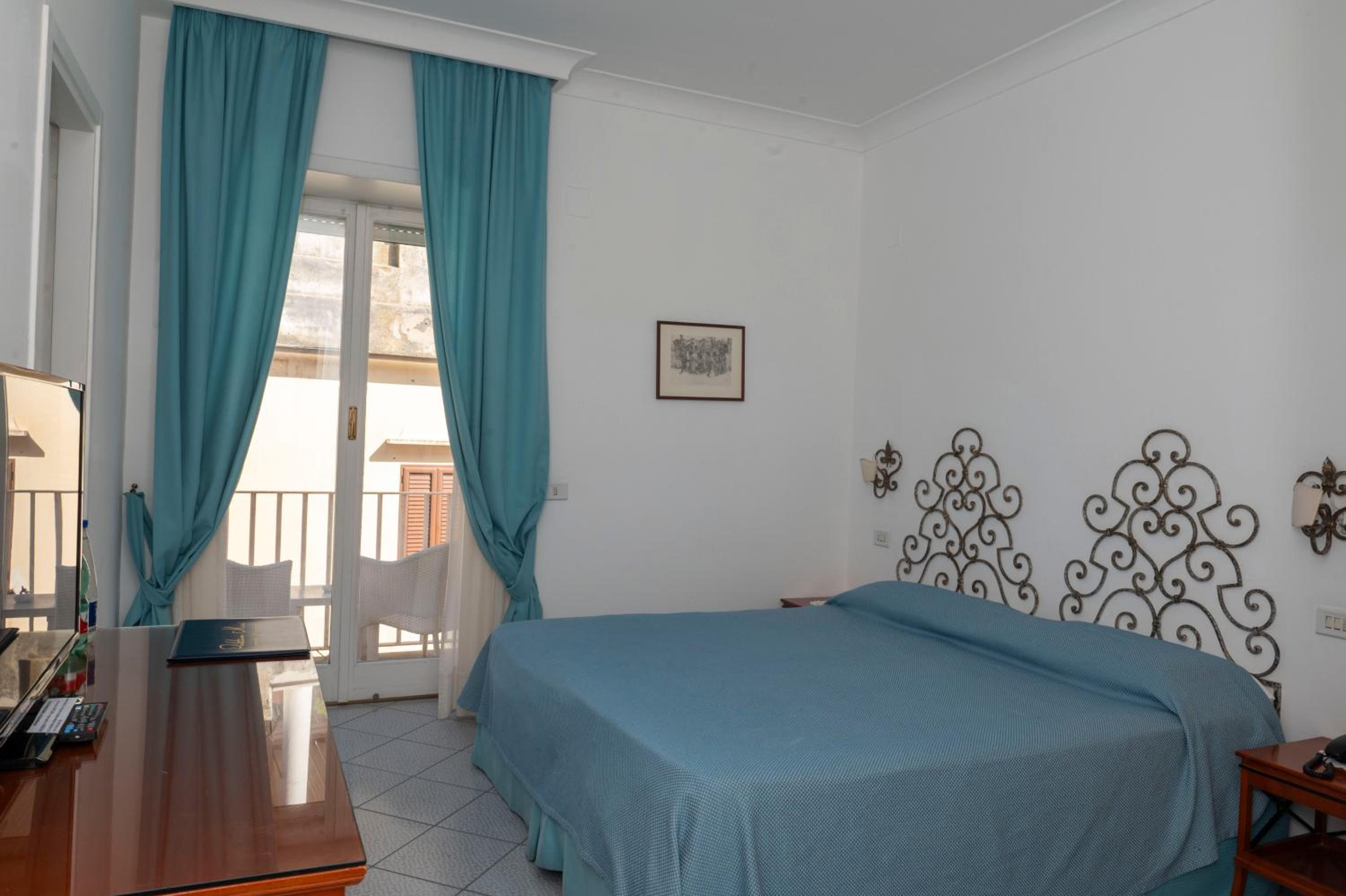 Standard Double or Twin Room photo 1