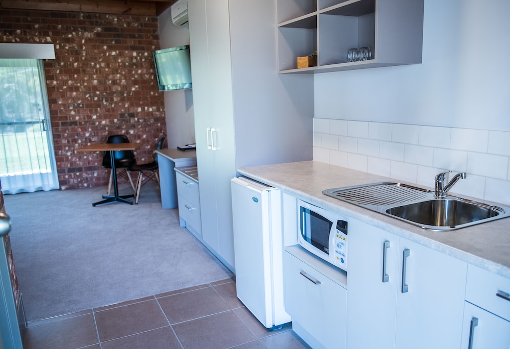 Studio, 1 Queen Bed, Accessible, River View photo 2