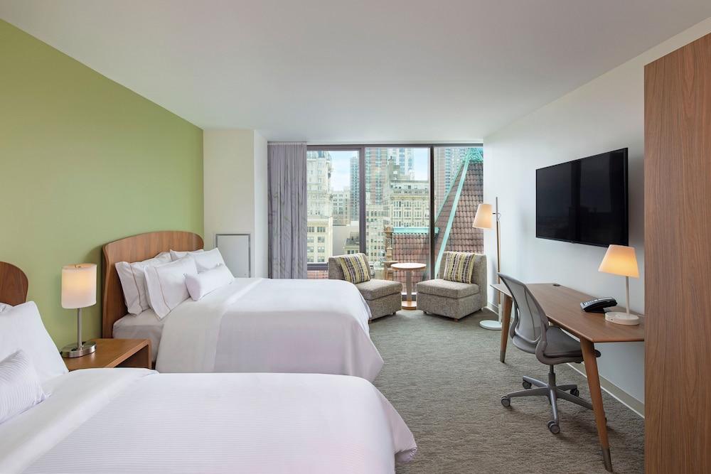 Executive Studio Suite, 2 Queen Beds, City View (Corner) - Photo 4