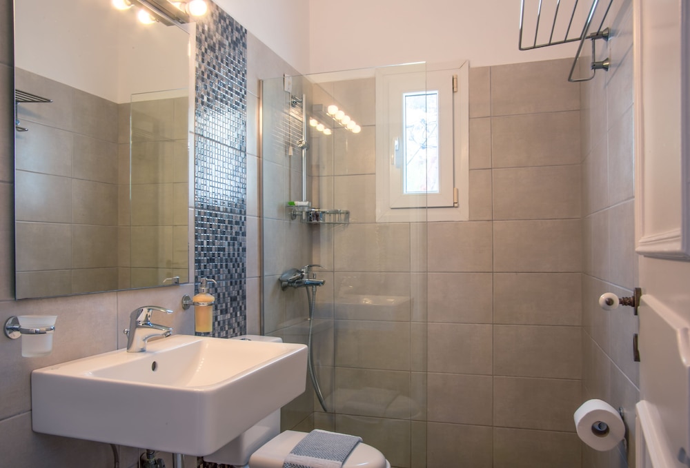 Panoramic Quadruple Room, 1 Bedroom, Sea View photo 3