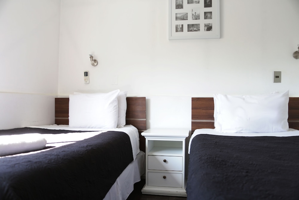 Twin Room, 2 Twin Beds photo 2