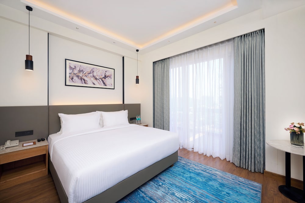 Junior Suite Pool View With Balcony