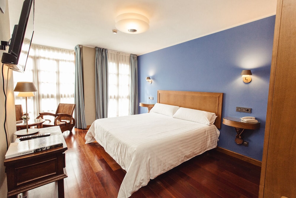 Deluxe Room - Photo 1