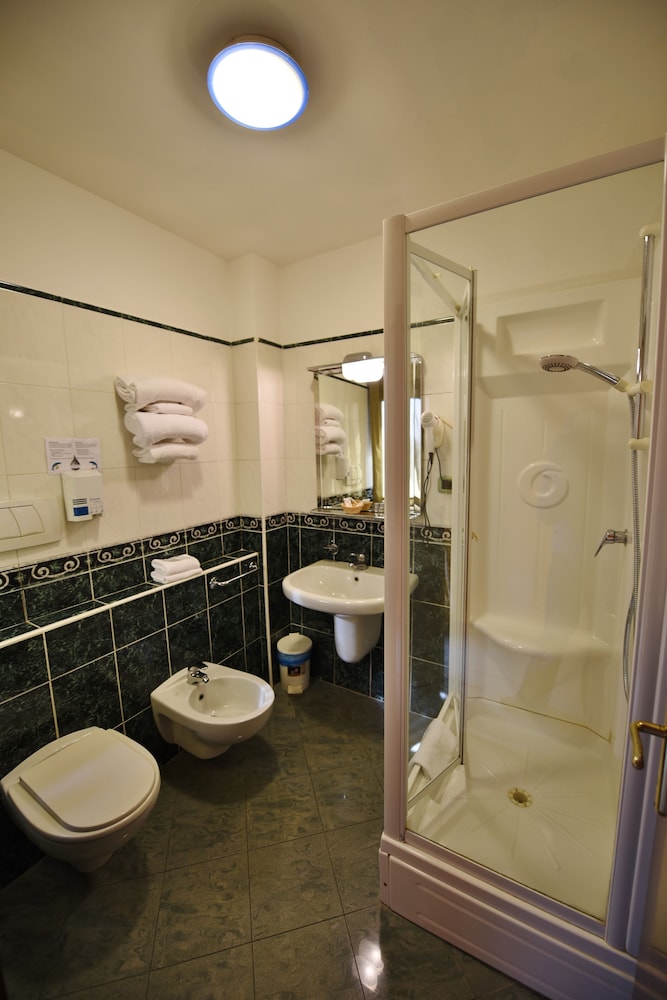 Double or Twin Room photo 3