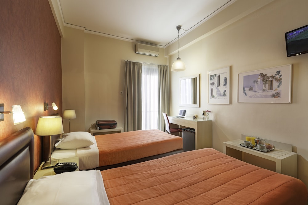 Double or Twin Room - Photo 4