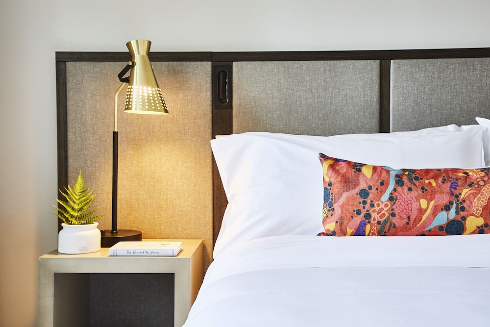 Room, 1 King Bed, River View (Urban)