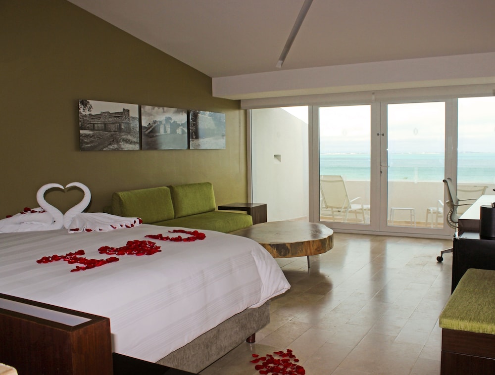 Club Room, 2 Queen Beds, Terrace, Ocean View (Terrace) thumbnail 6