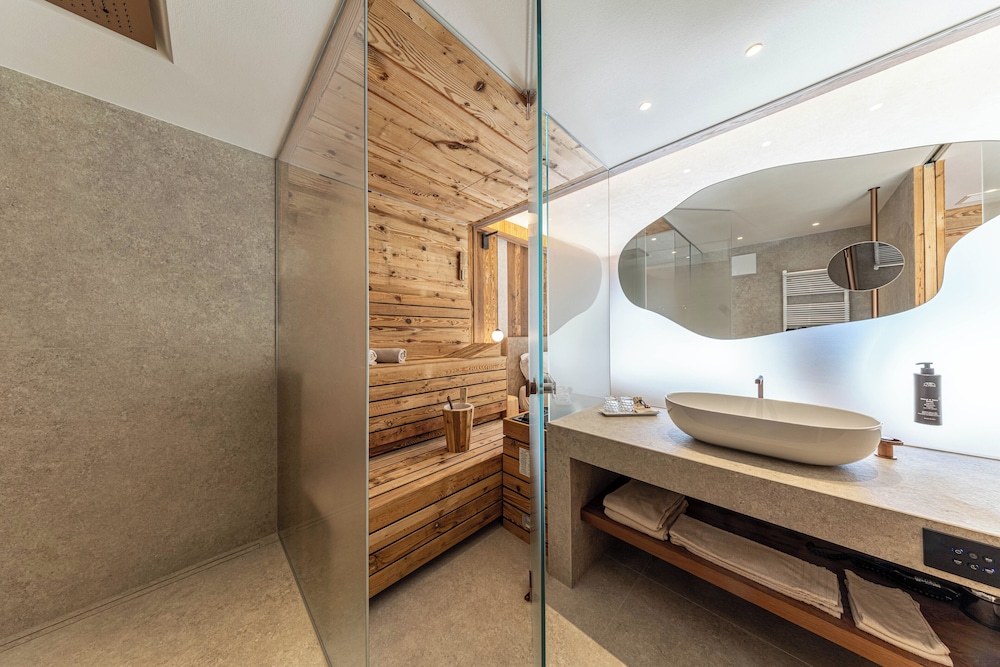 Deluxe Studio Suite, Balcony, Mountain View