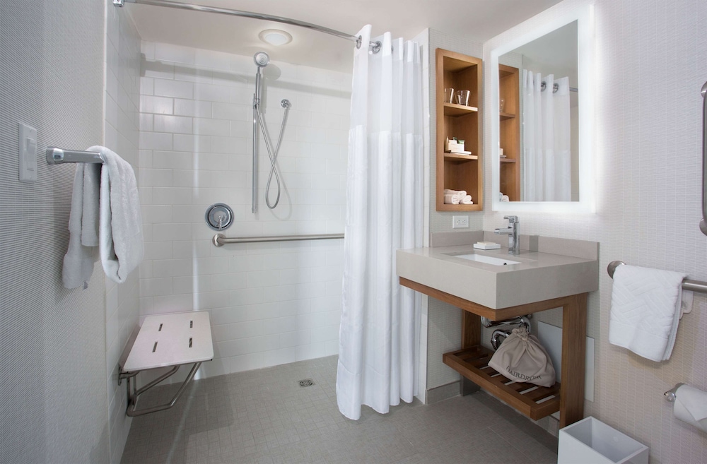 City Room, 2 Double Beds, Accessible (Roll-In Shower) photo 1