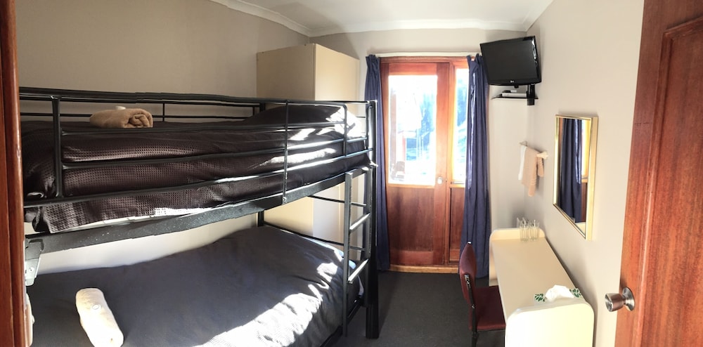 Basic Twin Room, Shared Bathroom, Mountain View photo 1