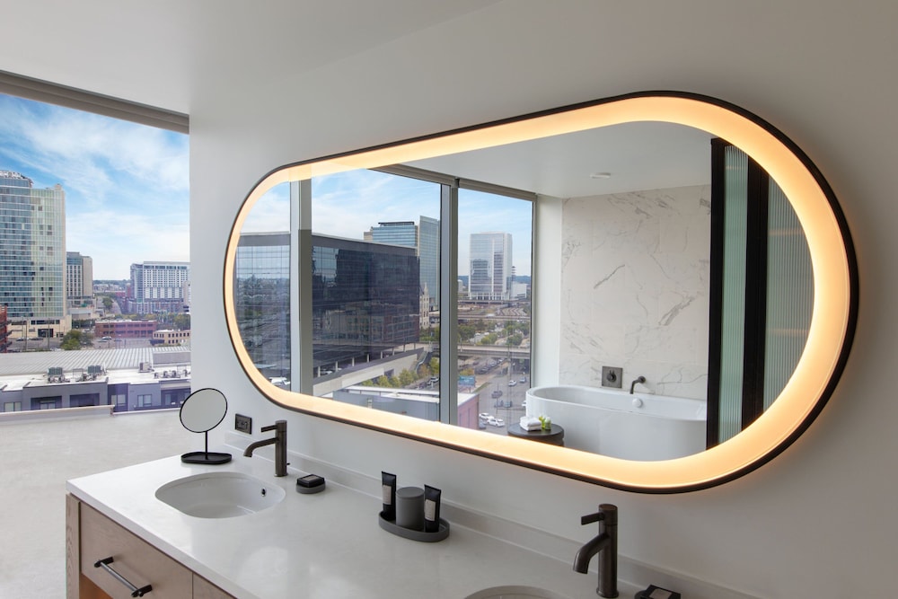 Suite, 1 Bedroom, Balcony, City View - Photo 9