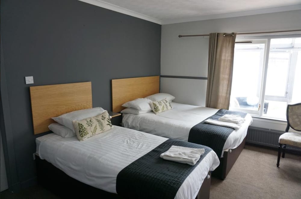Twin Room, Ensuite (Small) - Photo 8