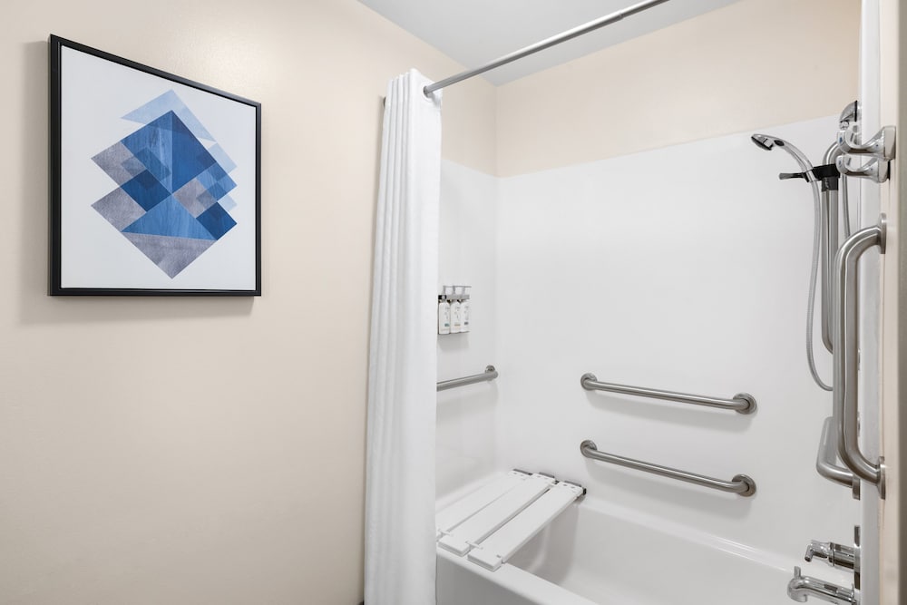 Studio Suite, 1 Queen Bed, Accessible (Communications, Full Kitchen)