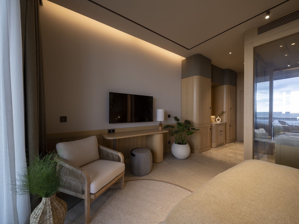 Deluxe Room - Sea View - Photo 6