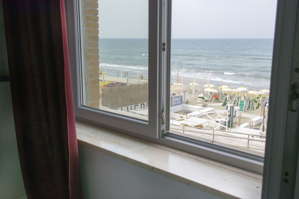 Single Room, Sea View photo 3