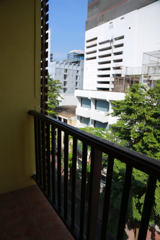 Superior Studio, City View