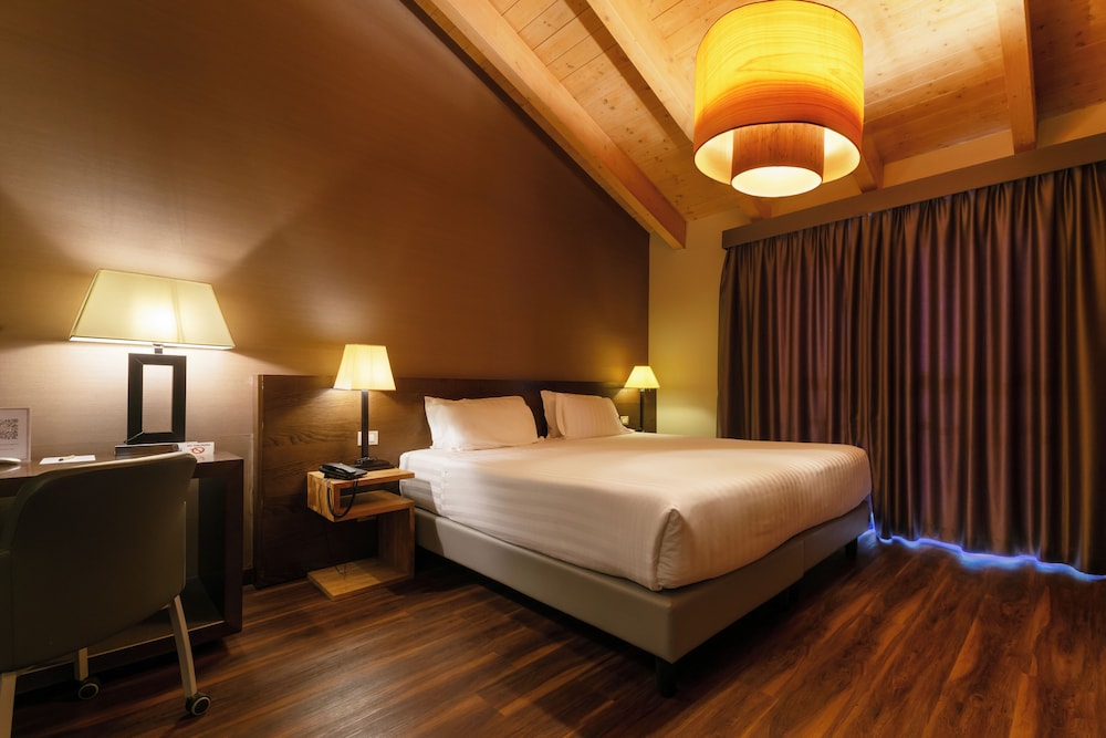 Economy Room, 1 King Bed - Photo 2